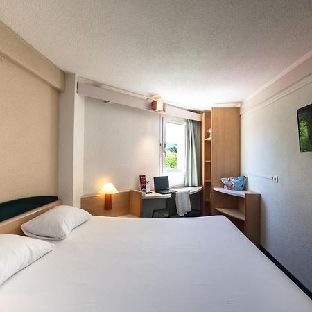 Hotel Ibis Autun Exterior foto